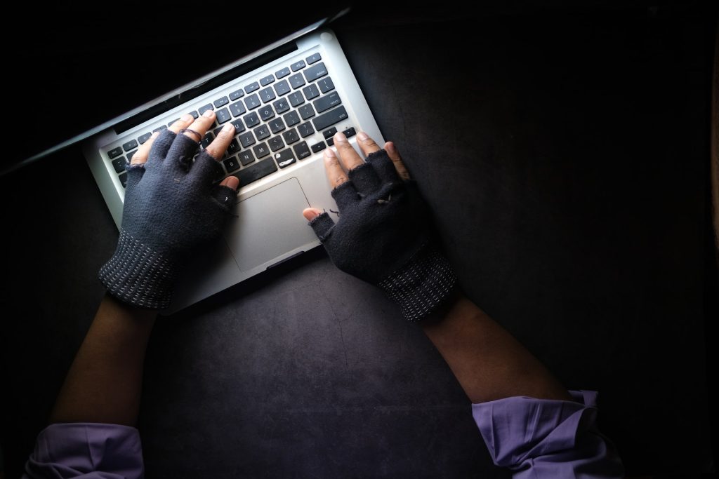 Lojacorr promove o webinar ‘Como vender Seguro Cibernético’ / Foto: Towfiqu Barbhuiya / Unsplash Images